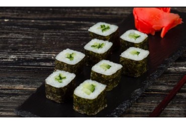 Маки ролл с огурцом